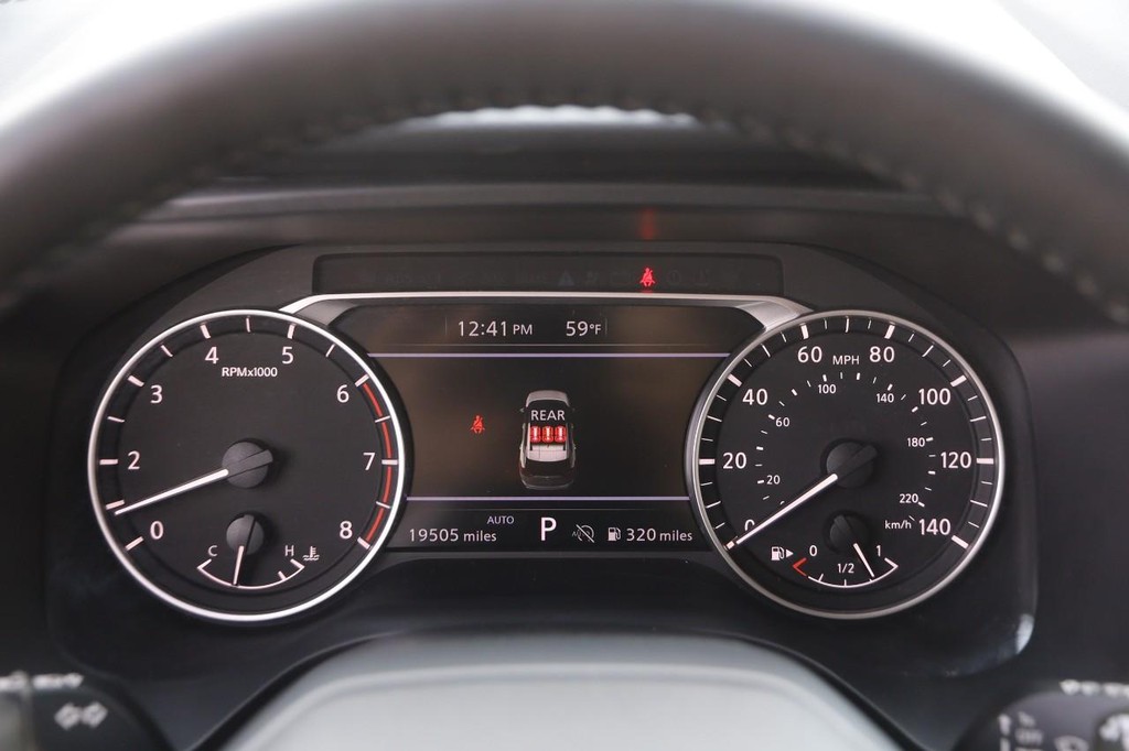 Nissan Rogue Vehicle Full-screen Gallery Image 14