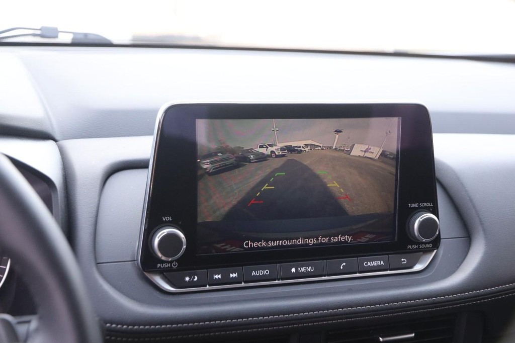 Nissan Rogue Vehicle Full-screen Gallery Image 17