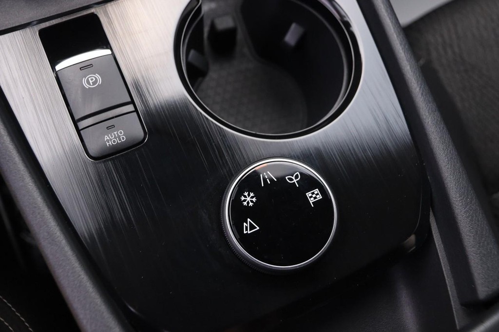 Nissan Rogue Vehicle Full-screen Gallery Image 19