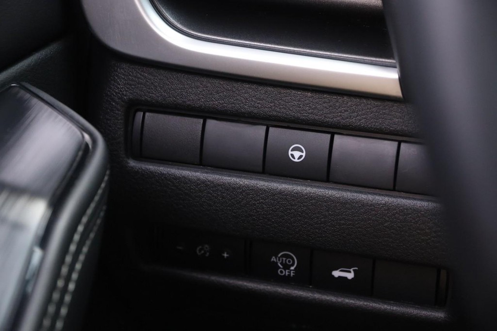 Nissan Rogue Vehicle Full-screen Gallery Image 20