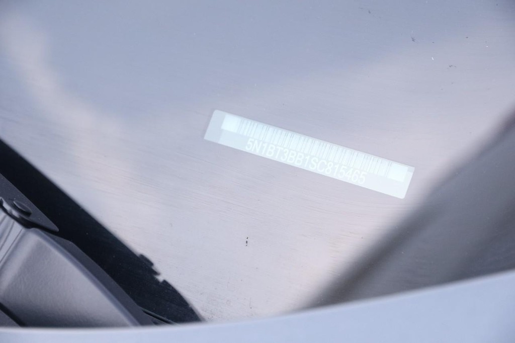 Nissan Rogue Vehicle Full-screen Gallery Image 29