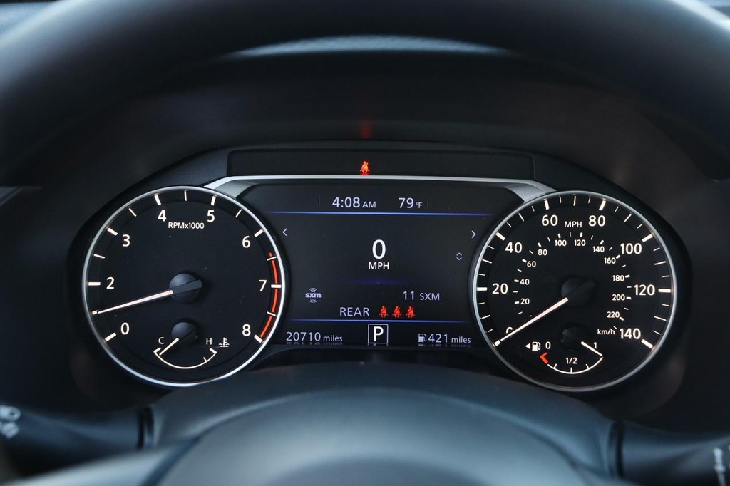 Nissan Altima Vehicle Full-screen Gallery Image 13