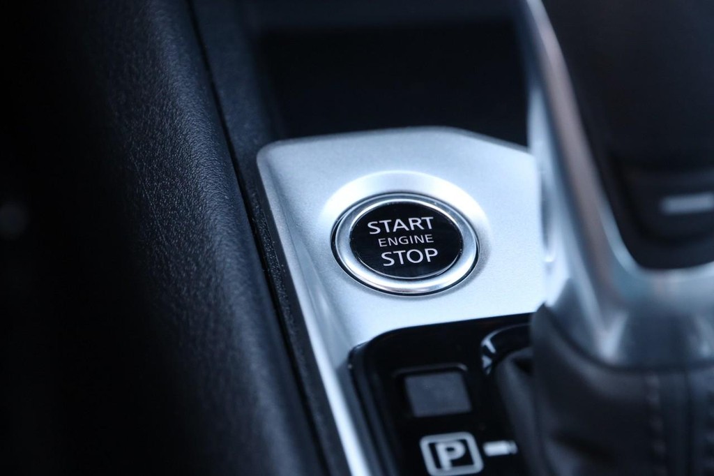 Nissan Altima Vehicle Full-screen Gallery Image 14