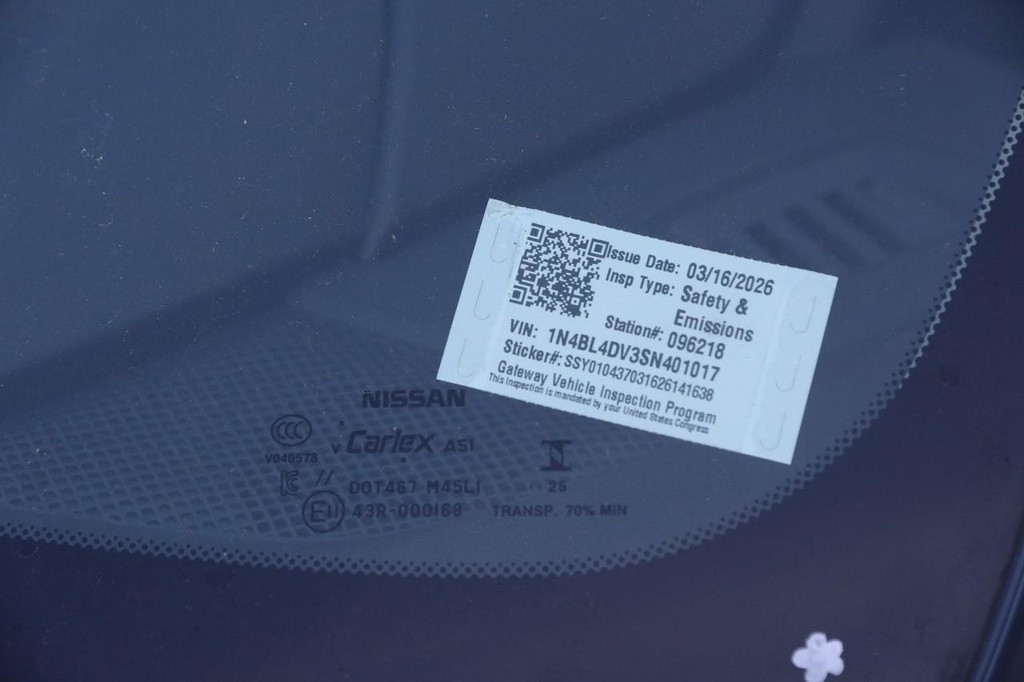 Nissan Altima Vehicle Full-screen Gallery Image 23