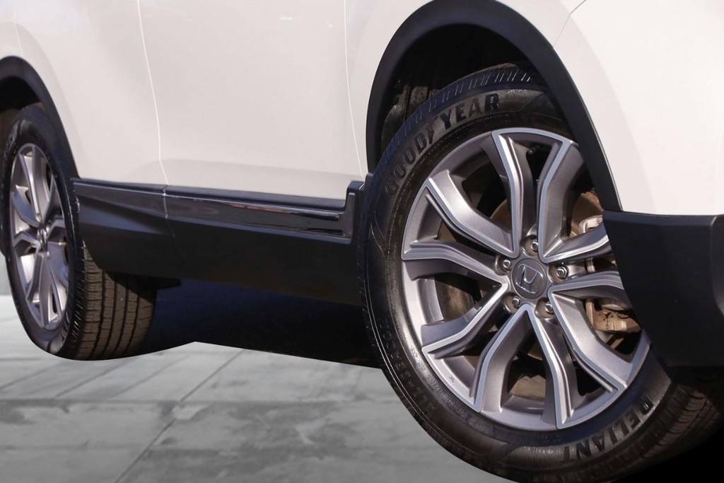 Honda CR-V Vehicle Full-screen Gallery Image 3