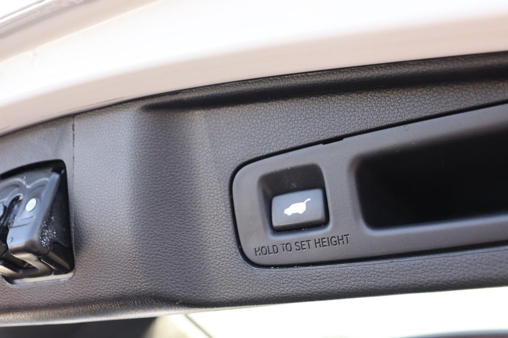 Honda CR-V Vehicle Full-screen Gallery Image 8