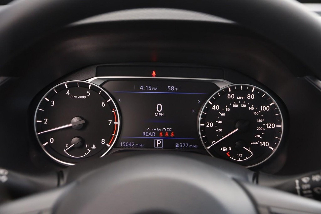 Nissan Altima Vehicle Full-screen Gallery Image 13