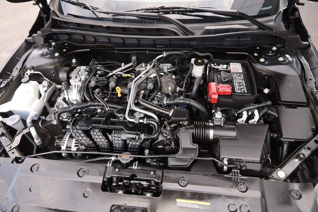 Nissan Altima Vehicle Full-screen Gallery Image 26