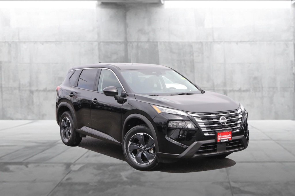 Nissan Rogue Vehicle Full-screen Gallery Image 2