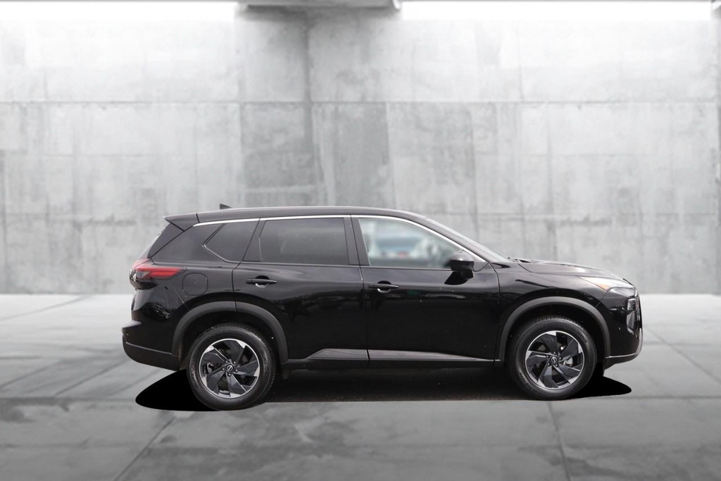 Nissan Rogue Vehicle Full-screen Gallery Image 5