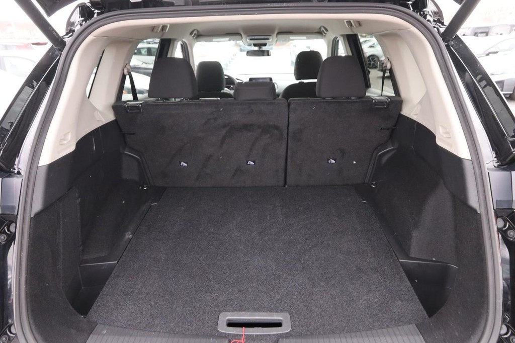 Nissan Rogue Vehicle Full-screen Gallery Image 7