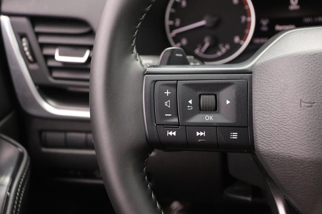 Nissan Rogue Vehicle Full-screen Gallery Image 10