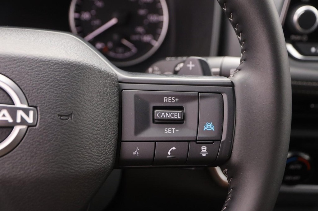 Nissan Rogue Vehicle Full-screen Gallery Image 11