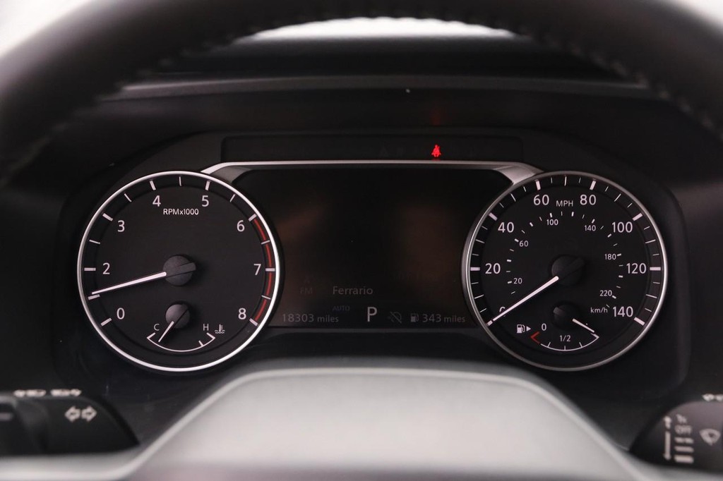 Nissan Rogue Vehicle Full-screen Gallery Image 12