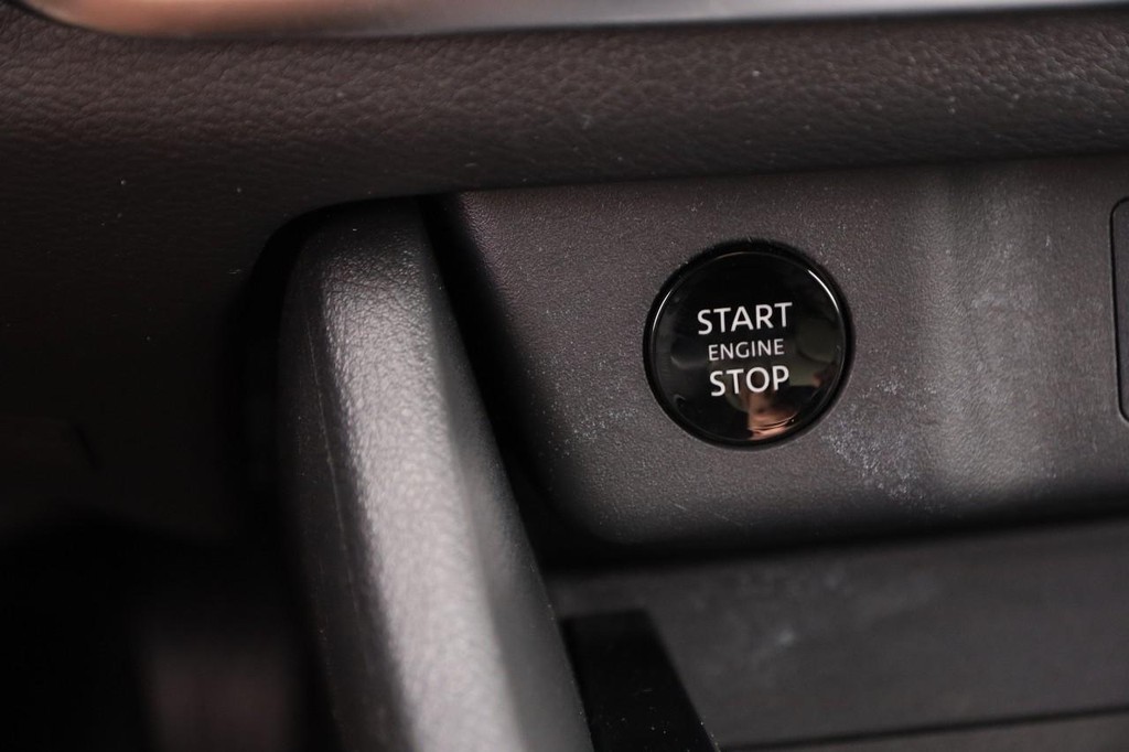 Nissan Rogue Vehicle Full-screen Gallery Image 13