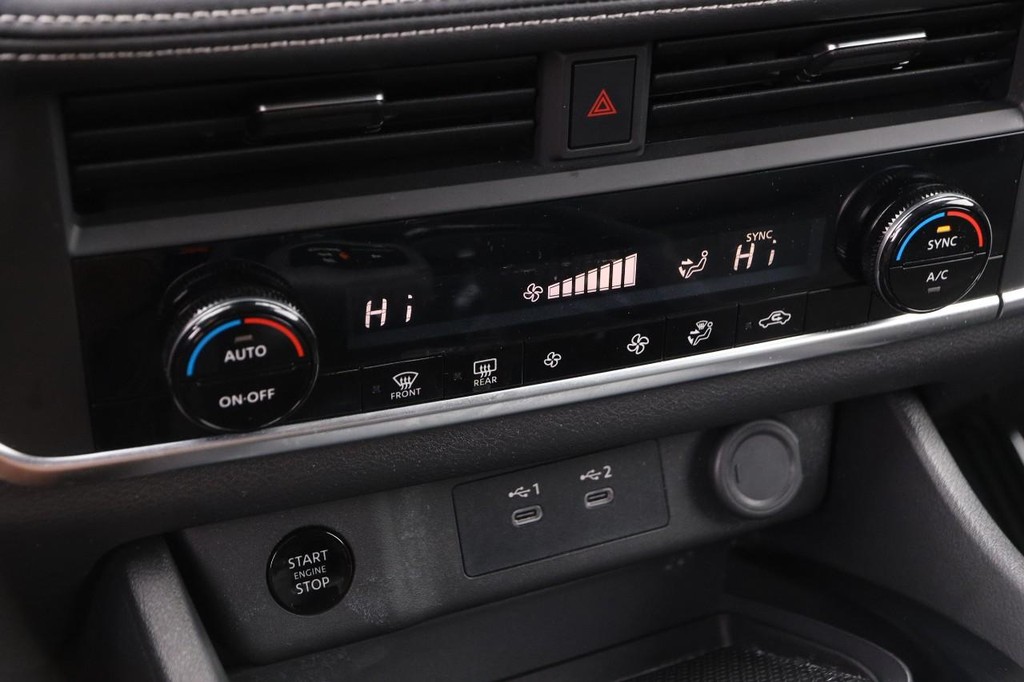 Nissan Rogue Vehicle Full-screen Gallery Image 15