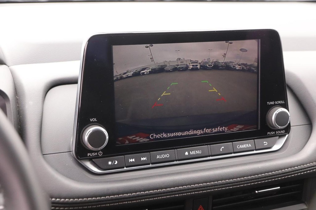 Nissan Rogue Vehicle Full-screen Gallery Image 16