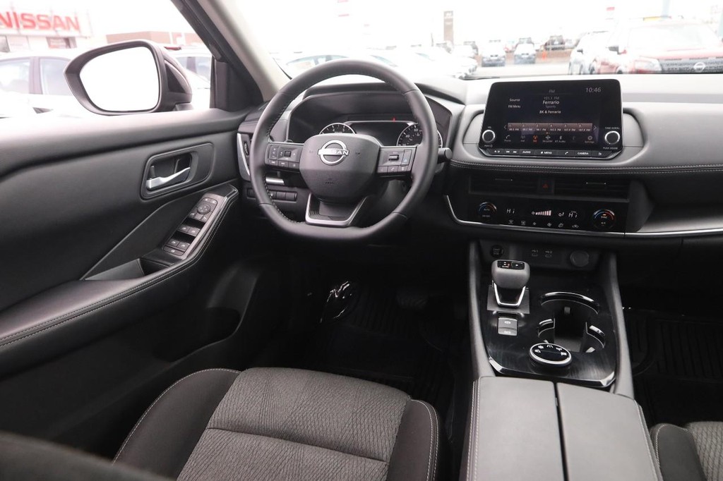 Nissan Rogue Vehicle Full-screen Gallery Image 21