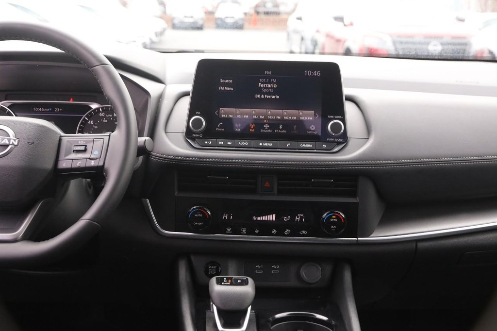 Nissan Rogue Vehicle Full-screen Gallery Image 23