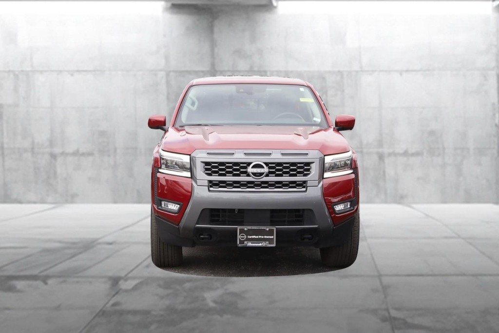 Nissan Frontier Vehicle Full-screen Gallery Image 4