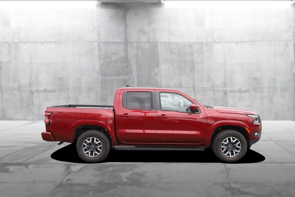 Nissan Frontier Vehicle Full-screen Gallery Image 5