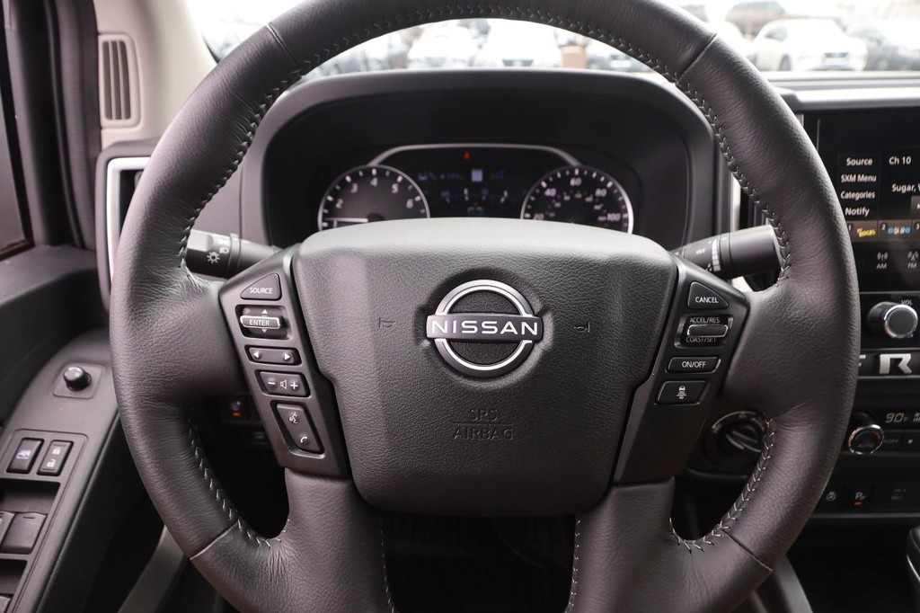 Nissan Frontier Vehicle Full-screen Gallery Image 11