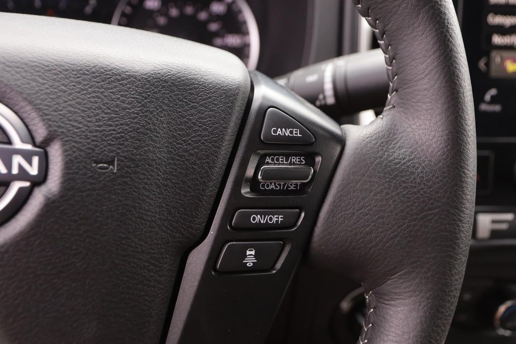 Nissan Frontier Vehicle Full-screen Gallery Image 13