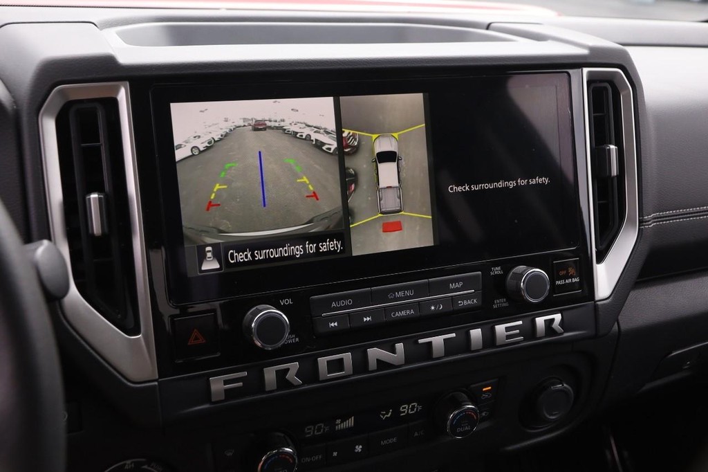 Nissan Frontier Vehicle Full-screen Gallery Image 17