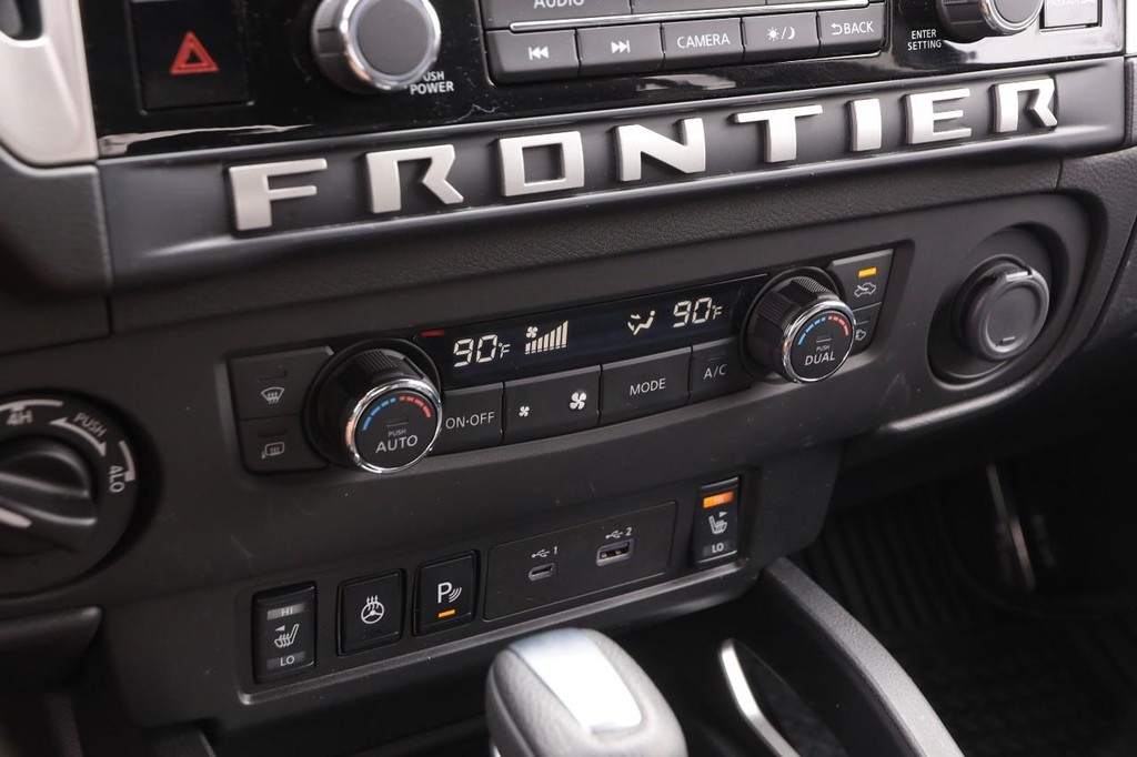 Nissan Frontier Vehicle Full-screen Gallery Image 18