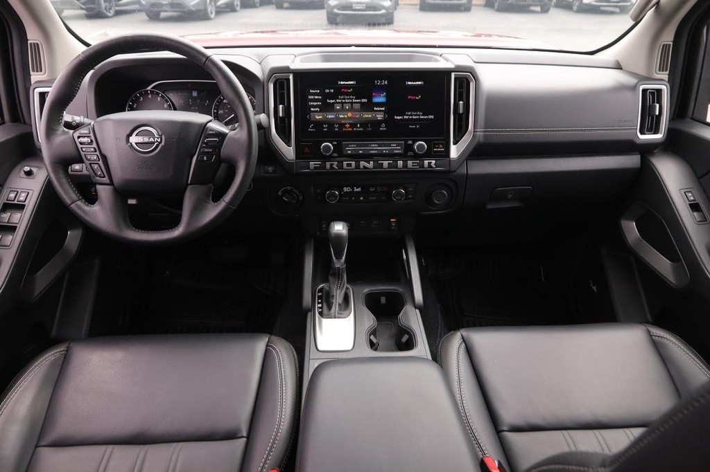 Nissan Frontier Vehicle Full-screen Gallery Image 22