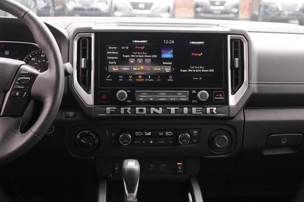 Nissan Frontier Vehicle Full-screen Gallery Image 25