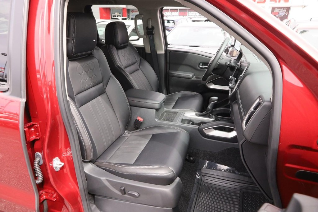 Nissan Frontier Vehicle Full-screen Gallery Image 27