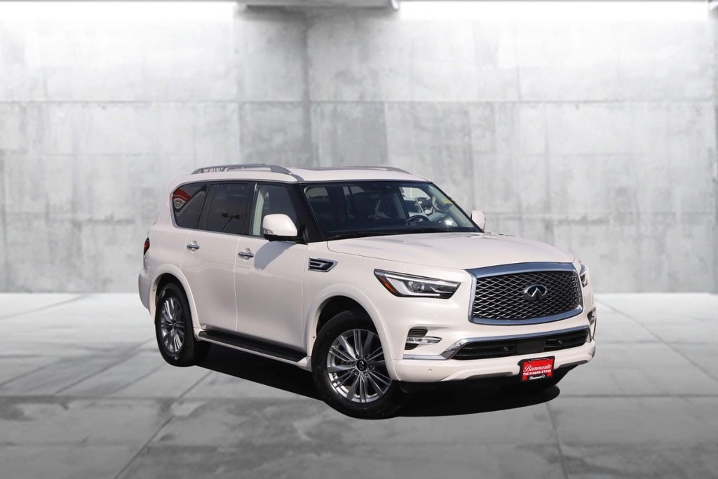 INFINITI QX80 Vehicle Full-screen Gallery Image 2
