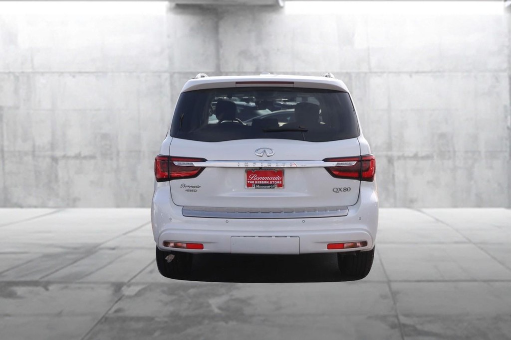 INFINITI QX80 Vehicle Full-screen Gallery Image 6