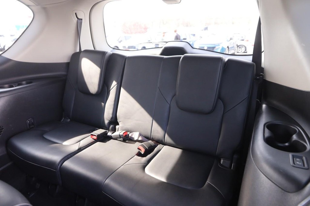 INFINITI QX80 Vehicle Full-screen Gallery Image 12