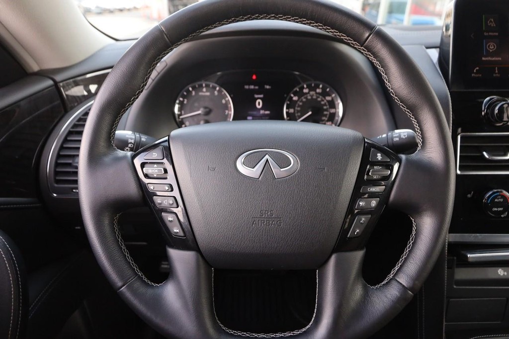 INFINITI QX80 Vehicle Full-screen Gallery Image 13