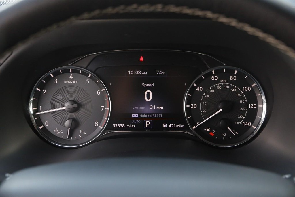 INFINITI QX80 Vehicle Full-screen Gallery Image 16