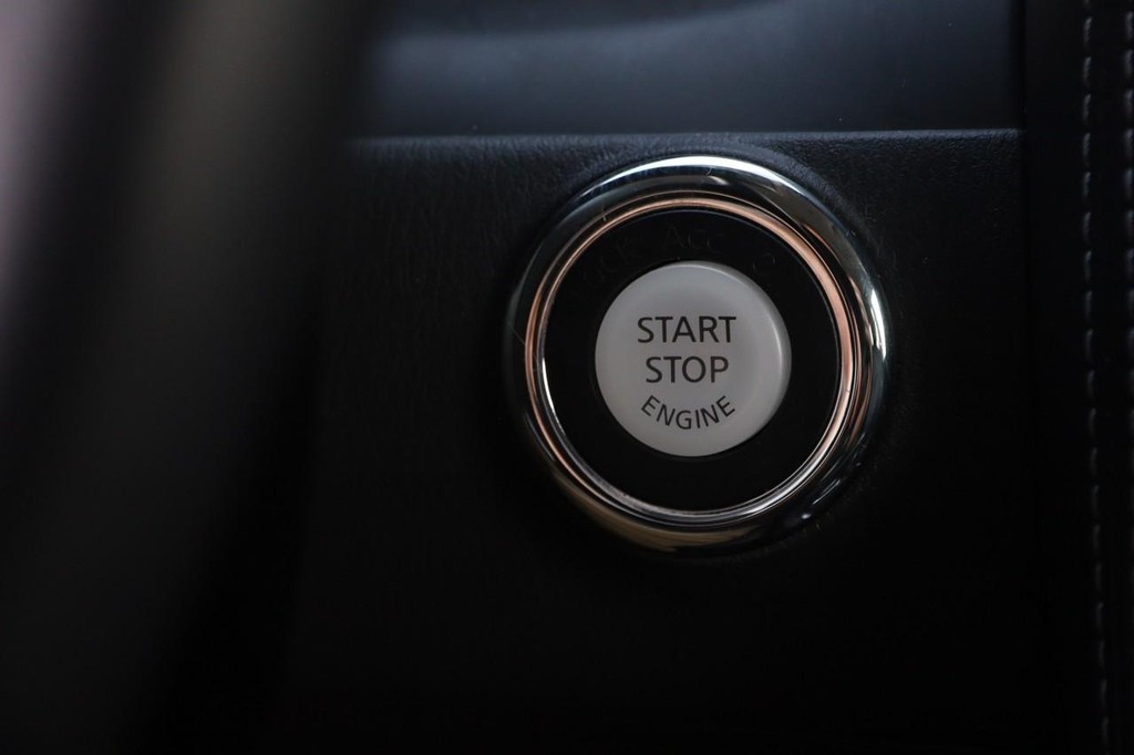 INFINITI QX80 Vehicle Full-screen Gallery Image 17