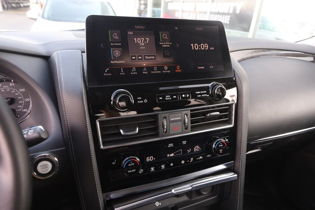 INFINITI QX80 Vehicle Full-screen Gallery Image 18