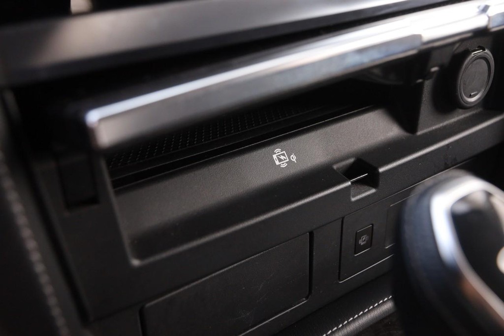 INFINITI QX80 Vehicle Full-screen Gallery Image 21