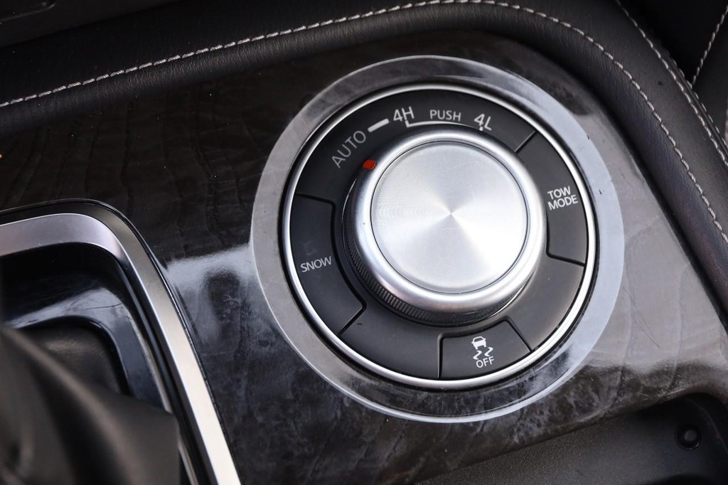 INFINITI QX80 Vehicle Full-screen Gallery Image 22