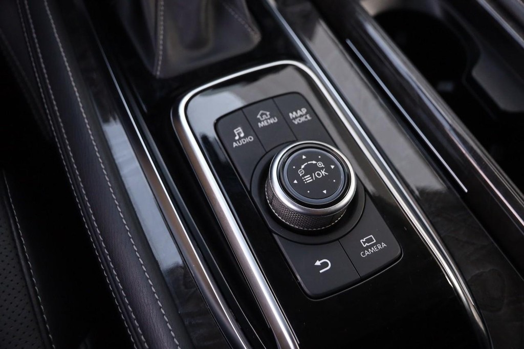 INFINITI QX80 Vehicle Full-screen Gallery Image 23