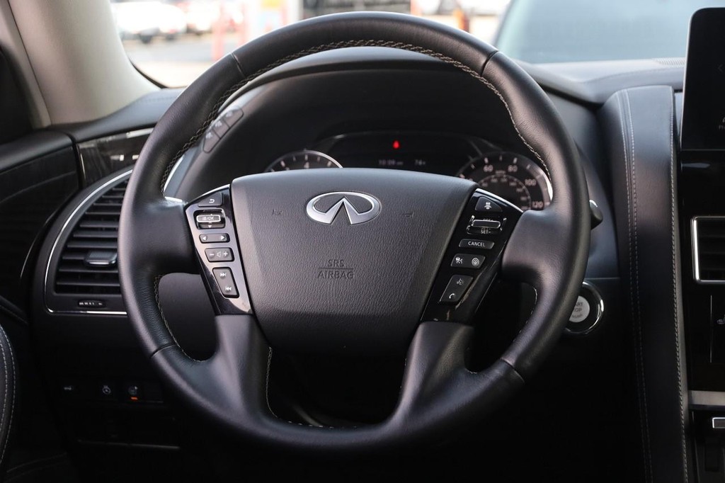 INFINITI QX80 Vehicle Full-screen Gallery Image 27