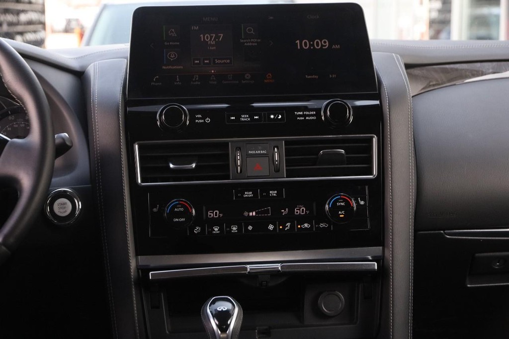 INFINITI QX80 Vehicle Full-screen Gallery Image 28