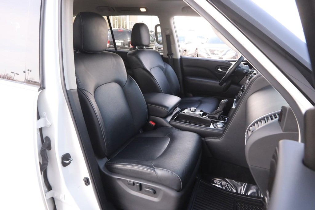 INFINITI QX80 Vehicle Full-screen Gallery Image 30