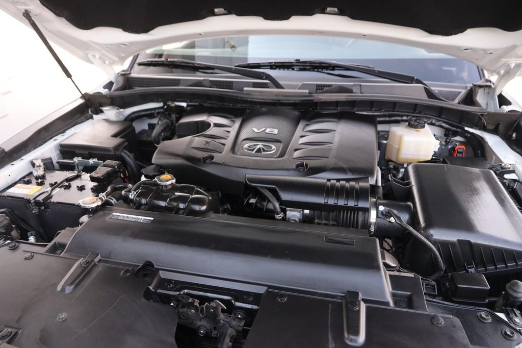INFINITI QX80 Vehicle Full-screen Gallery Image 31