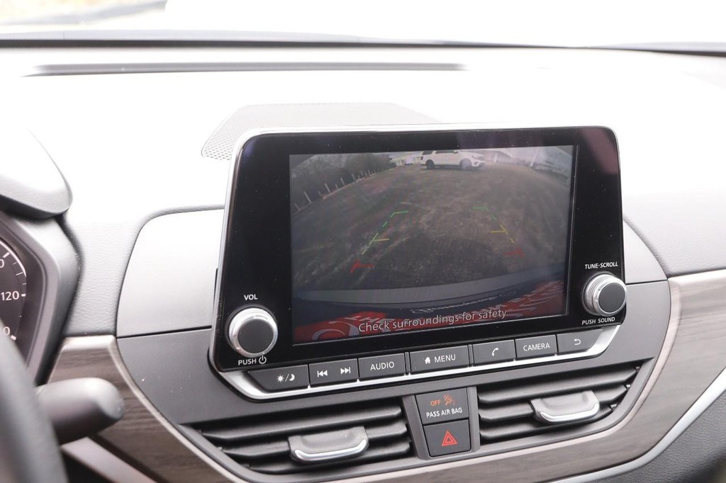 Nissan Altima Vehicle Full-screen Gallery Image 15