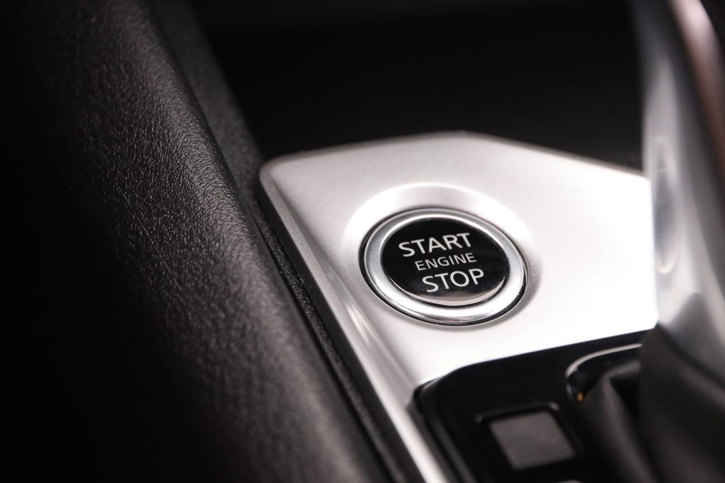 Nissan Altima Vehicle Full-screen Gallery Image 17