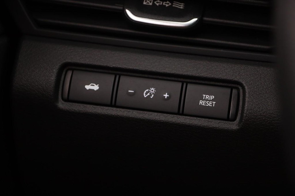 Nissan Altima Vehicle Full-screen Gallery Image 18