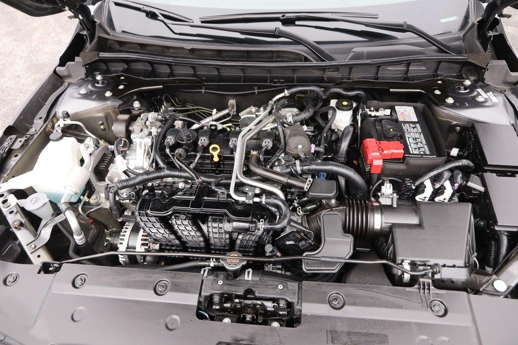 Nissan Altima Vehicle Full-screen Gallery Image 25